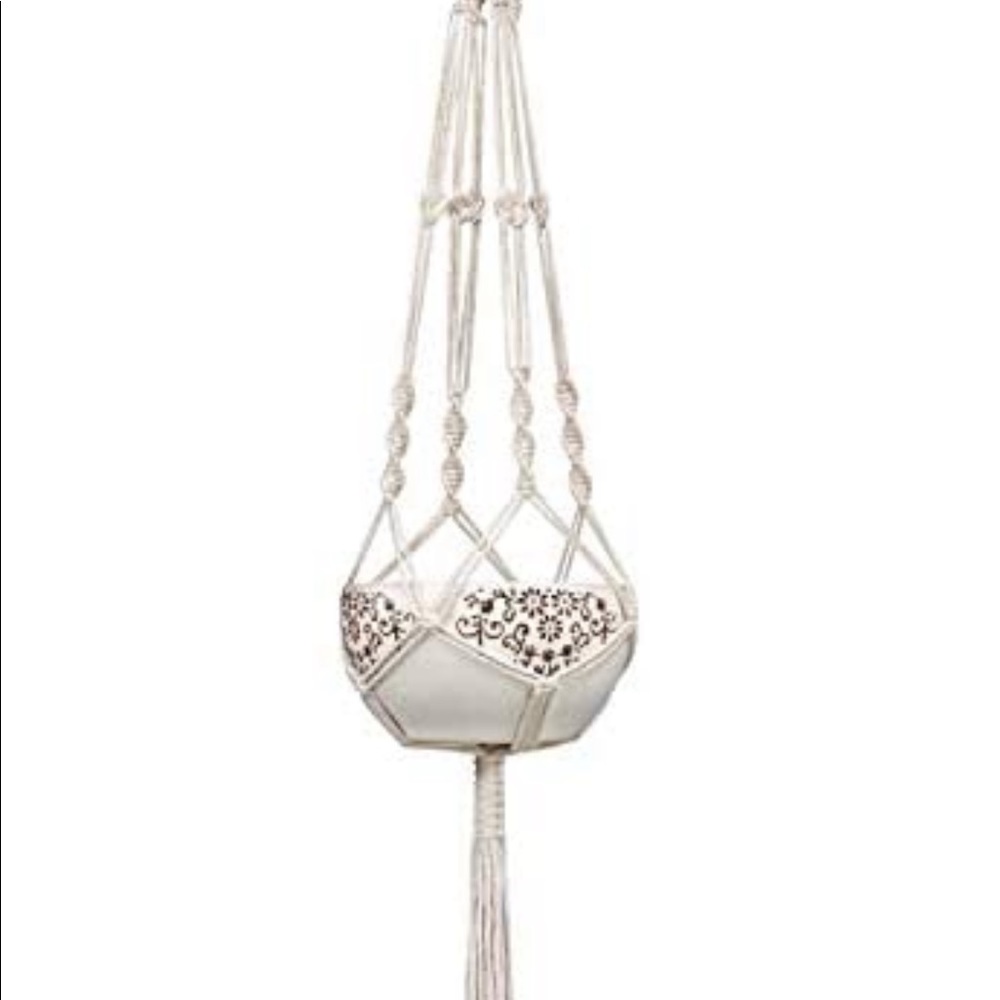 Macrame hangers with tassels